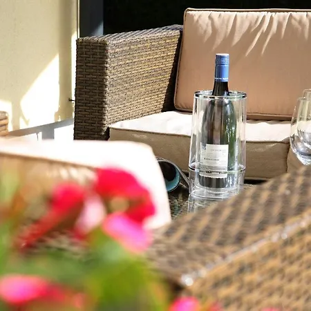 Annika Summer Card Included Daire