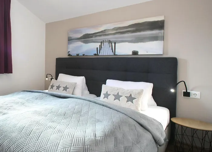 Annika Summer Card Included زيل أم سي