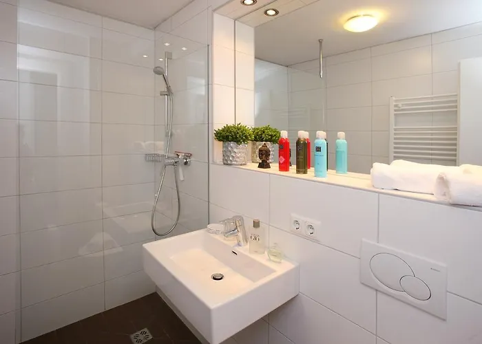 Annika Summer Card Included زيل أم سي